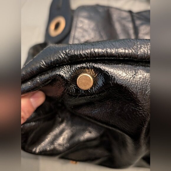 YSL Rive Gauche Capri Patent Leather Black Bucket Bag - Picture 6 of 16